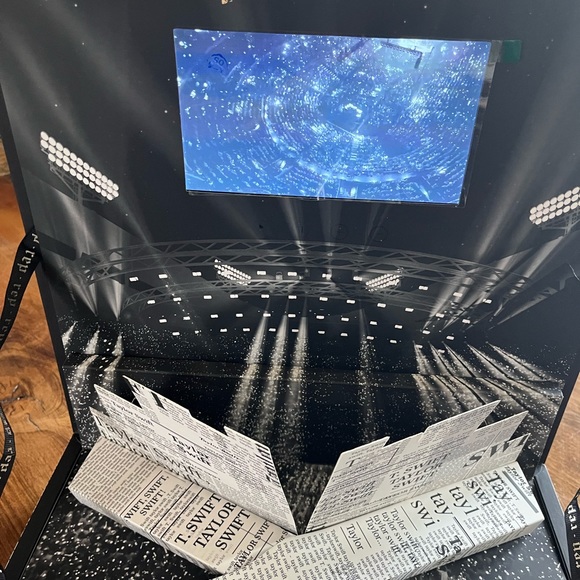 Taylor Swift VIP reputation box, book, patch ,cd, rechargeable! - Picture 7 of 10